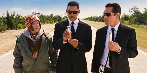 men-in-black-iii-3-griffin-agent-k-agent-j-will-smith-josh-brolin-michael-stuhlbarg-600x300.jpg
