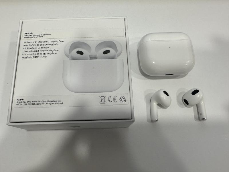 Airpods 3.jpg