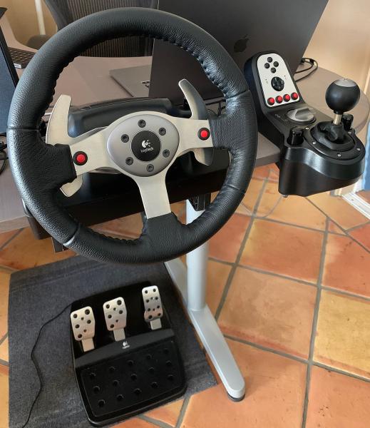 Logitech_G25_Racing_set.jpg