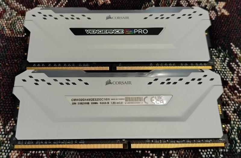 32gb-3200 vengeance rgb pro W.jpg