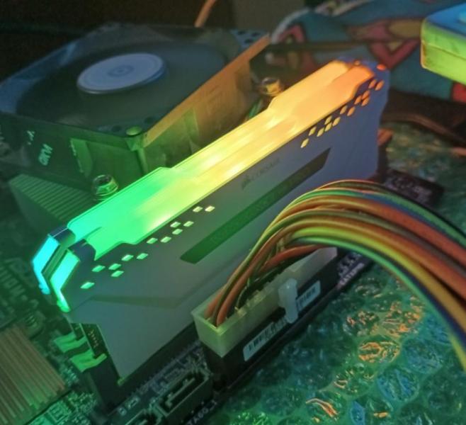 32gb-3200 vengeance rgb pro W 2.jpg