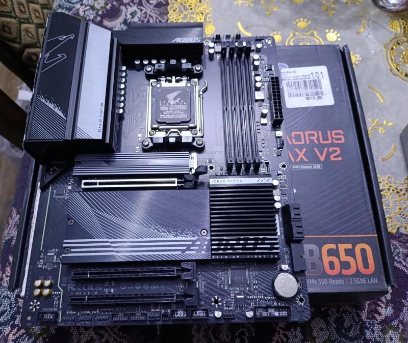Gigabyte B650 Aorus Elite AX V2.jpg